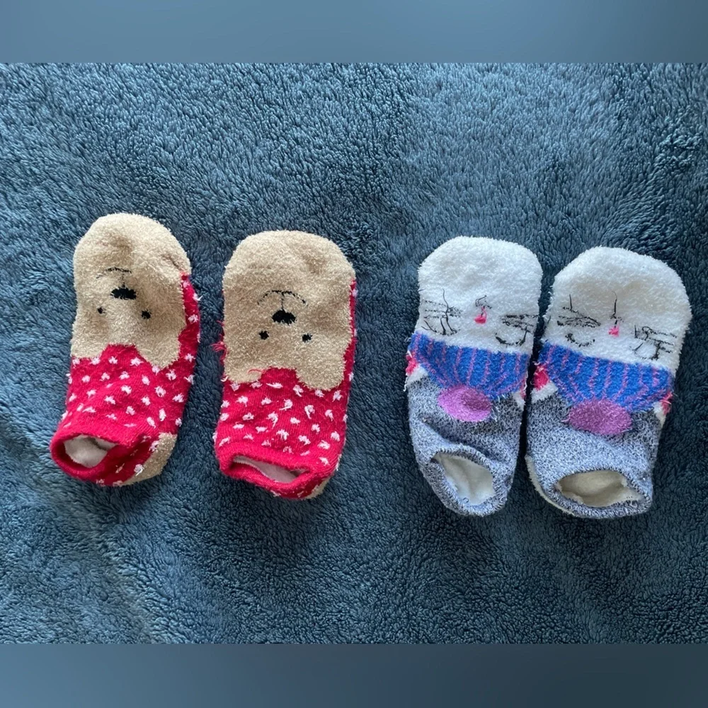 Two pairs f warm cozy sockss for little kids size 12-2 US